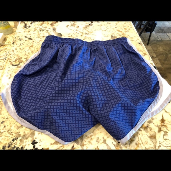 Blue patterned Nike short - Picture 2 of 2